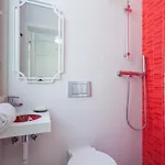 Renovated With Private Courtyard, By Timecooler Apartmán *