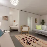 Apartmán Renovated With Private Courtyard, By Timecooler *