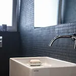 Apartmán Renovated With Private Courtyard, By Timecooler *
