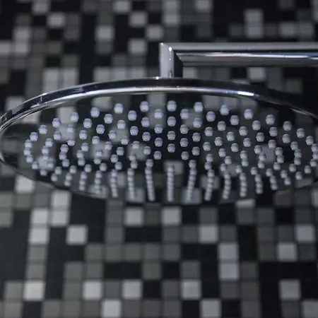 شقة Renovated With Private Courtyard, By Timecooler