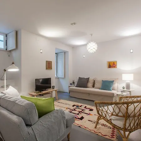 شقة Renovated With Private Courtyard, By Timecooler *