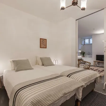 Renovated With Private Courtyard, By Timecooler Apartament Lizbona