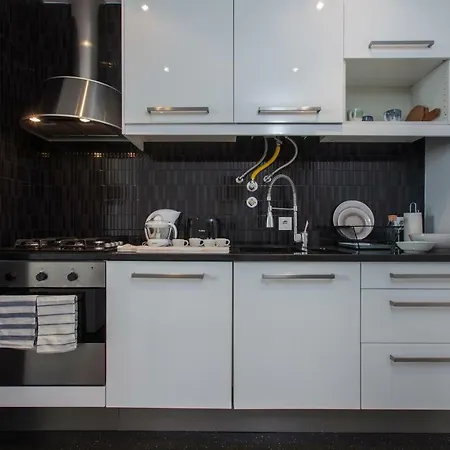 شقة Renovated With Private Courtyard, By Timecooler Lisboa