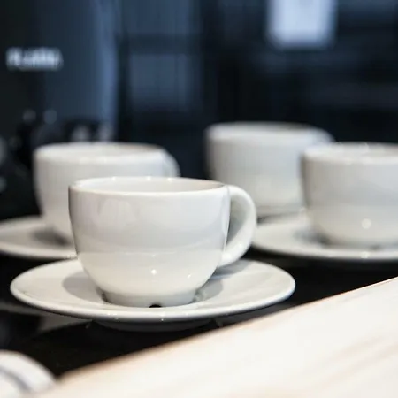 Renovated With Private Courtyard, By Timecooler Appartamento Lisbona