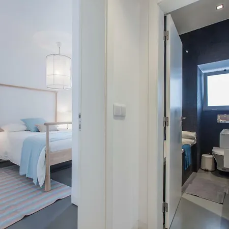 Renovated With Private Courtyard, By Timecooler