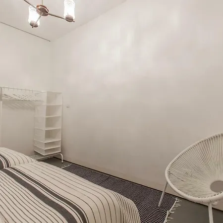 Renovated With Private Courtyard, By Timecooler *