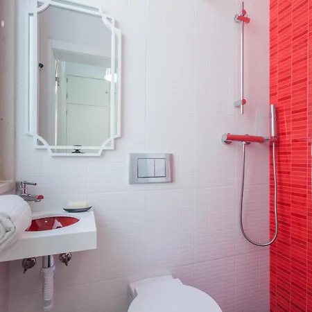 Renovated With Private Courtyard, By Timecooler Apartment *