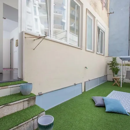 Апартаменты Renovated With Private Courtyard, By Timecooler Лиссабон
