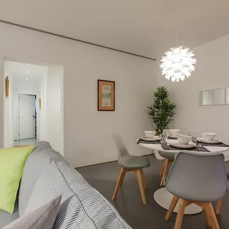 Renovated With Private Courtyard, By Timecooler Apartment *