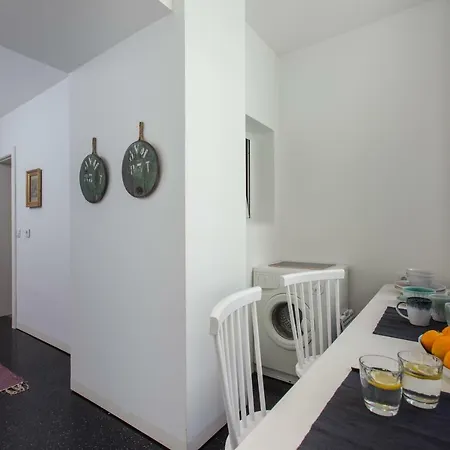 Renovated With Private Courtyard, By Timecooler