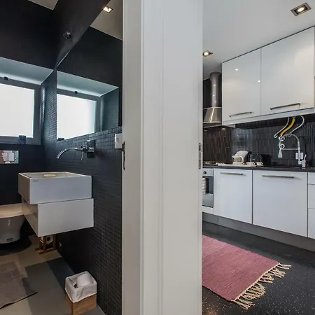 Apartment Renovated With Private Courtyard, By Timecooler Lisbon