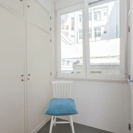 Renovated With Private Courtyard, By Timecooler * Лиссабон